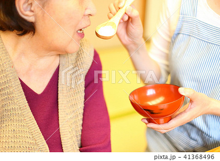 介護と食事 41368496
