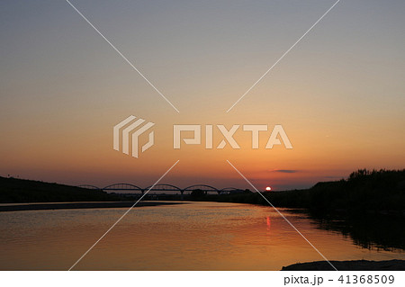 大和川に沈む夕日 41368509