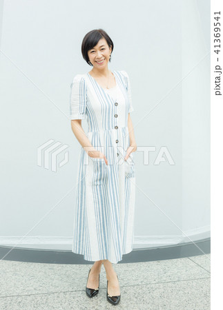 女性 プロフィール全身 ワンピース 41369541