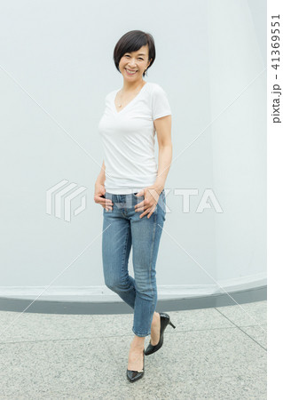 女性 プロフィール 上半身 ワンピース 41369551