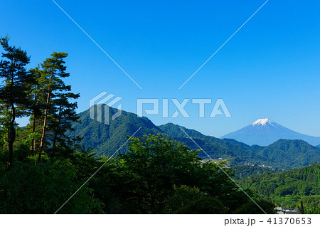真木お伊勢山より早朝の富士山を望む 真木お伊勢山より早朝の富士山を望む 41370653