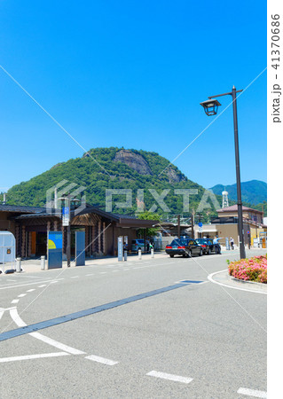 大月駅と岩殿山 大月駅と岩殿山 41370686
