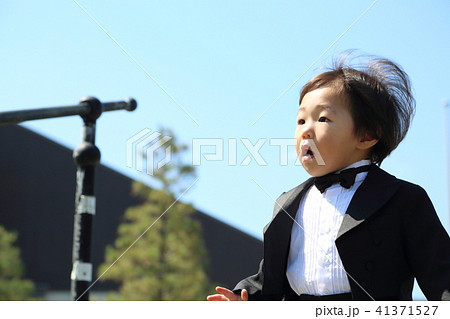 タキシードを着た子ども 41371527