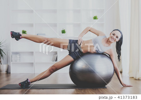 Pretty woman with exercise ball at home.Fitness 41373183