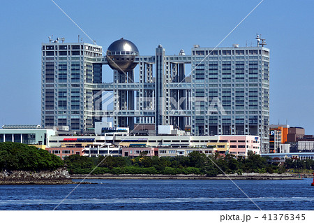お台場のフジテレビ本社ビル 41376345
