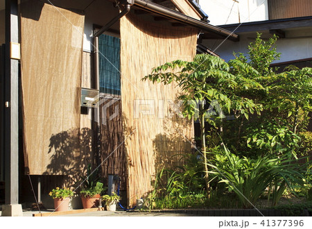 夏のイメージ＿日よけのある住宅 41377396