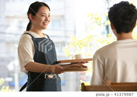 カフェ店員 女性 カフェ店員 女性 41379987