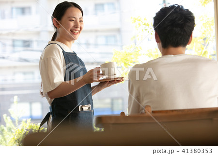 カフェ店員 女性 カフェ店員 女性 41380353