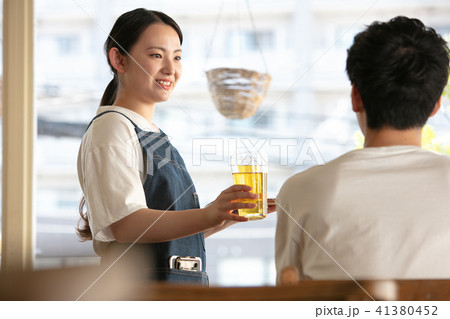 カフェ店員 女性 カフェ店員 女性 41380452