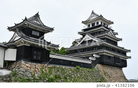 雨の中津城 41382106