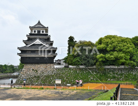 雨の中津城 41382128