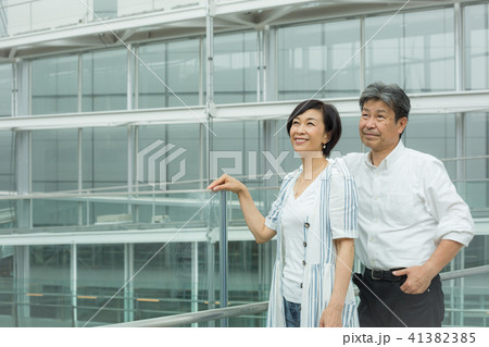 夫婦 ガラス張り 東京旅行 デート 41382385