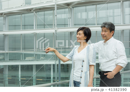 夫婦 ガラス張り 東京旅行 デート 41382390