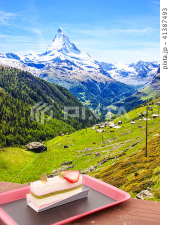 Trail view of traditional village with Matterhorn 41387493