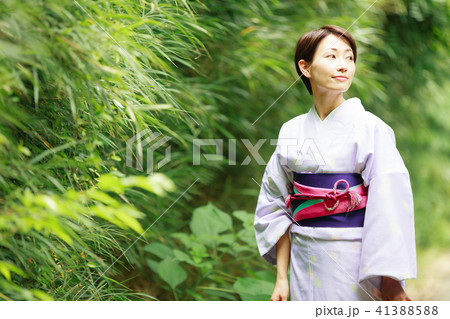 女性 着物 屋外 女性 着物 屋外 41388588