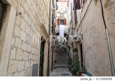 小路地の階段 41388689