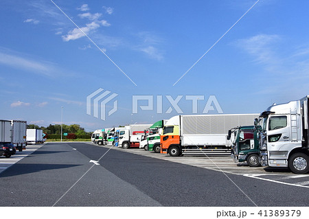 高速道路のパーキングエリア 41389379