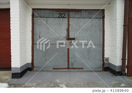 〔ポーランド〕　ガレージ　ドア 41389640