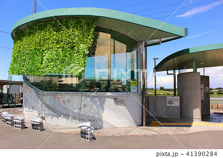 八高線用土駅に隣接している 寄居町用土コミュニティステーション の写真素材