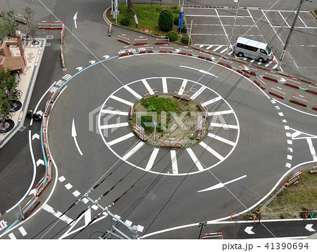 戸田駅前のラウンドアバウト(環状交差点) 戸田駅前のラウンドアバウト(環状交差点) 41390694