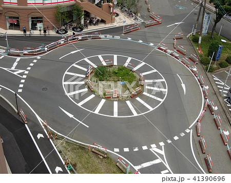 戸田駅前のラウンドアバウト(環状交差点) 戸田駅前のラウンドアバウト(環状交差点) 41390696