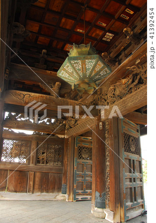 長浜市・大通寺の立派な山門扉 長浜市・大通寺の立派な山門扉 41392454