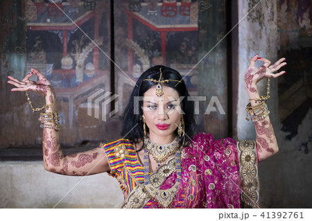 Close up Beautiful indian girl Young hindu woman 41392761