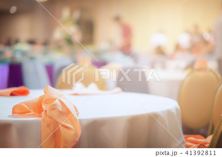 Napkin on round table after dinner in party room Napkin on round table after dinner in party room 41392811