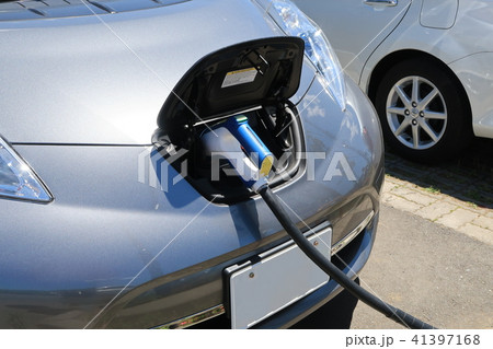 電気自動車の充電 電気自動車の充電 41397168