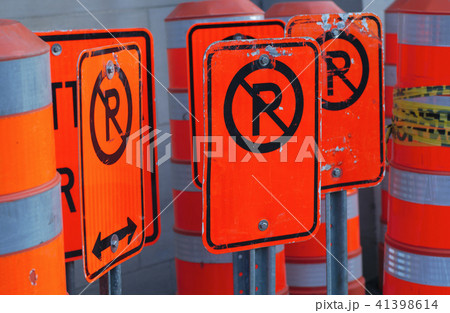 many no parking construction orange traffic sing  41398614