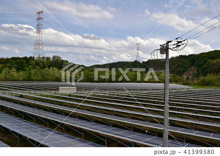 太陽光発電 ソーラーパネルと送電線 太陽光発電 ソーラーパネルと送電線 41399380