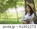 演奏 公園 若い女性 41401273