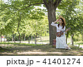 演奏 公園 若い女性 41401274