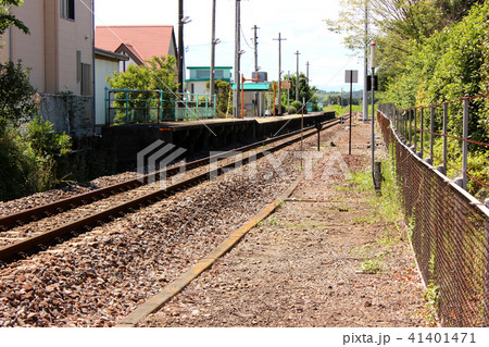 最寄りの踏切から見える八高線松久駅 最寄りの踏切から見える八高線松久駅 41401471