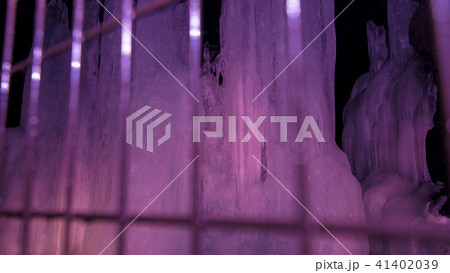 富岳風穴_通路4_鉄柵越し 41402039