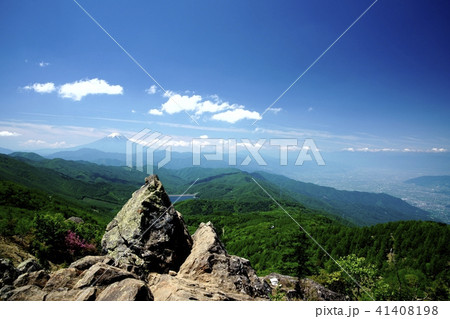 神部岩と富士山　(撮影地：大菩薩嶺、神部岩付近) 41408198