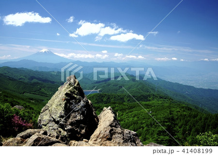 神部岩と富士山　(撮影地：大菩薩嶺、神部岩付近) 41408199