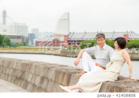 夫婦 旅行 横浜 象の波止場  41408808