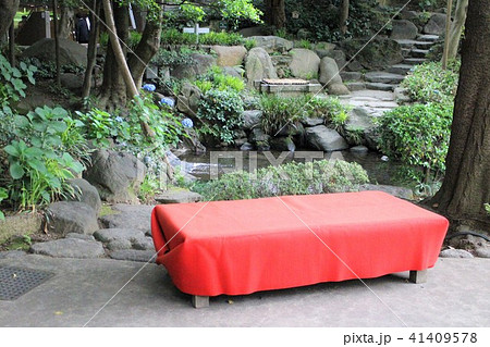 八芳園の床几台 41409578