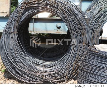 Fitting the basis of modern building structures 41409914