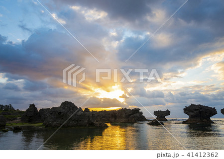 沖永良部島 ウジジ浜 奇岩 朝焼け 沖永良部島 ウジジ浜 奇岩 朝焼け 41412362