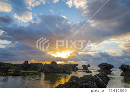 沖永良部島 ウジジ浜 奇岩 朝焼け 沖永良部島 ウジジ浜 奇岩 朝焼け 41412366