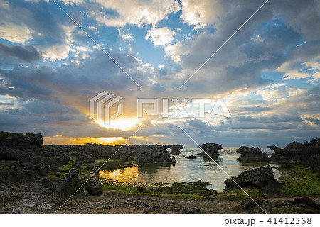 沖永良部島 ウジジ浜 奇岩 朝焼け 沖永良部島 ウジジ浜 奇岩 朝焼け 41412368