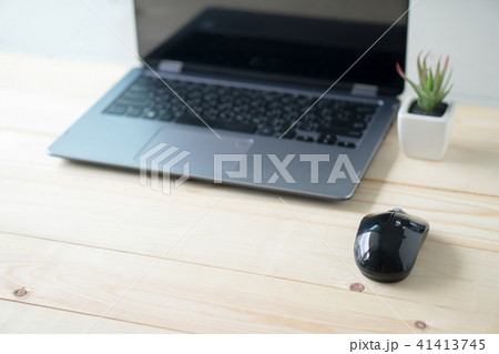 Laptop and mouse on table 41413745
