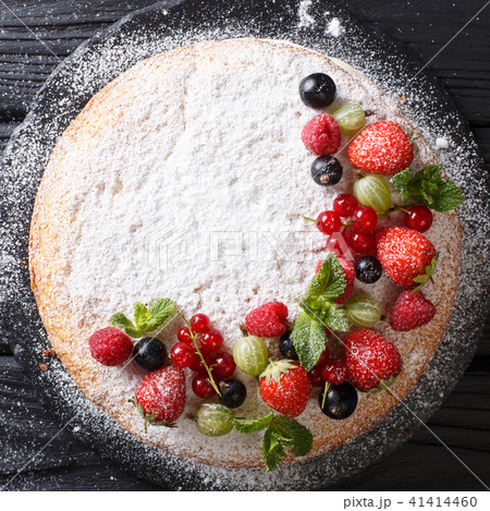 Victoria sandwich cake 41414460