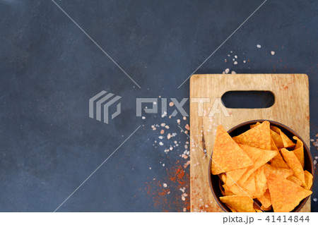 tortilla nacho chips food crisp slices bowl boardの写真素材