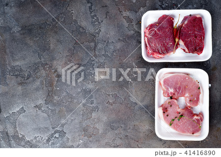 Supermarket packaged porterhouse Lamb meat steaks in styrofoam packaging tray Supermarket packaged porterhouse Lamb meat steaks in styrofoam packaging tray 41416890