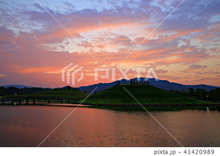 池 夕焼け 丘 41420989