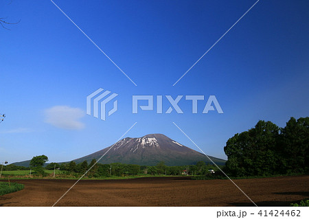 新緑の季節 岩手山のある風景 新緑の季節 岩手山のある風景 41424462