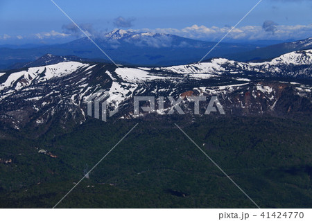 霊峰岩手山山頂からの眺望　　八幡平越の森吉山 41424770